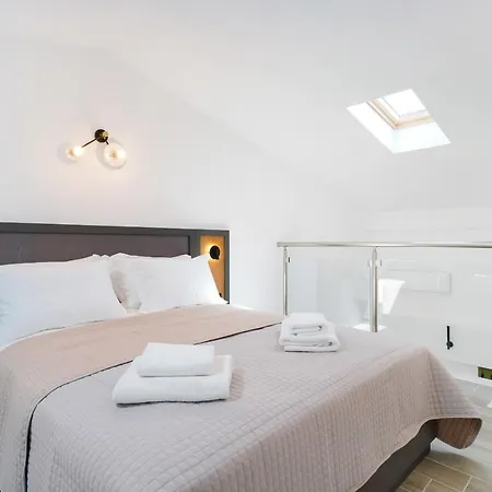Albatros House *